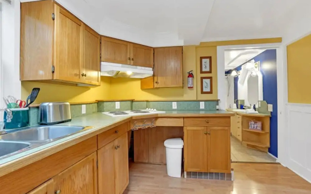 The Artsy Saloon in Vancouver