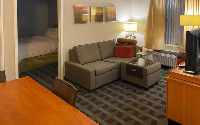 MainStay Suites Middleburg Heights Cleveland Airport