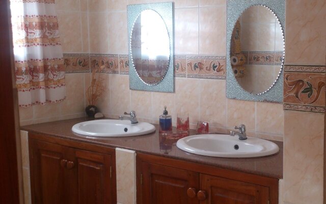 Chez May-Paule Guesthouse