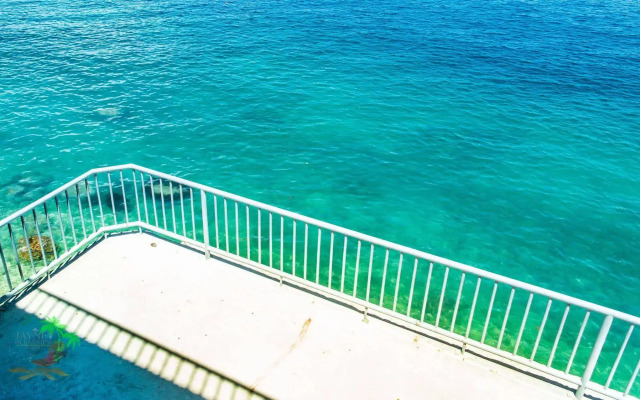 Jaynet Oceanview Resort