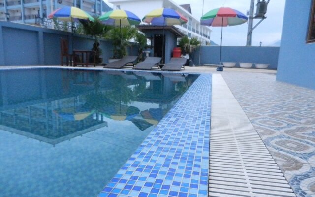 NuttyPhoy Hotel