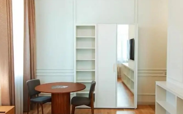 Roze Center Apartments