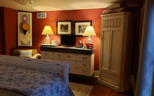 Applesauce Inn B&B