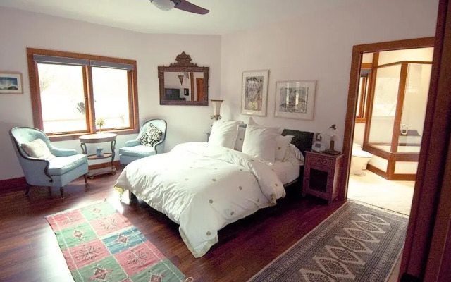 East Hampton Art House Bed & Breakfast