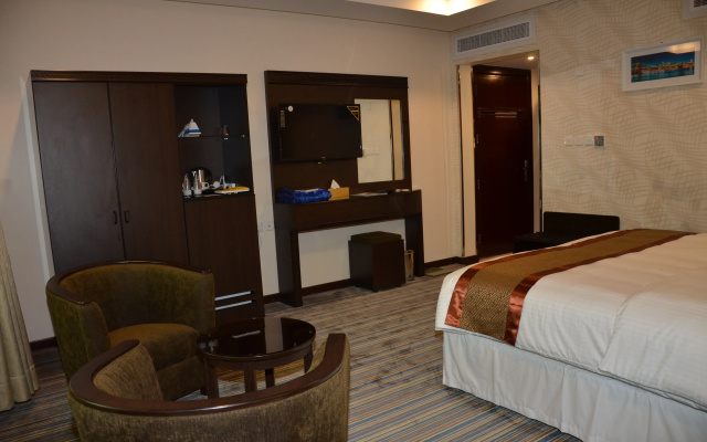 Golden Armada Hotel