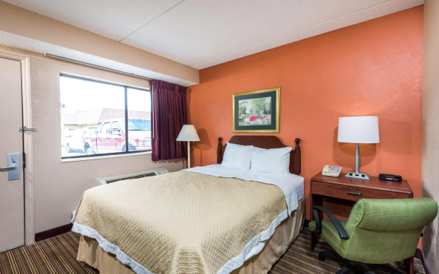 Days Inn by Wyndham Pittsburgh-Harmarville