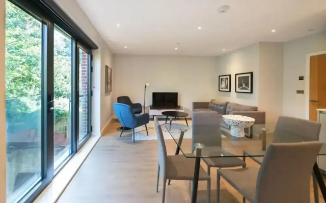 The Hampstead Crib - Bewitching 2bdr Flat With Balcony