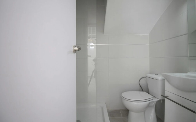 Apartamento con 2 camas de Matrimonio, A/C y WiFi SANB1