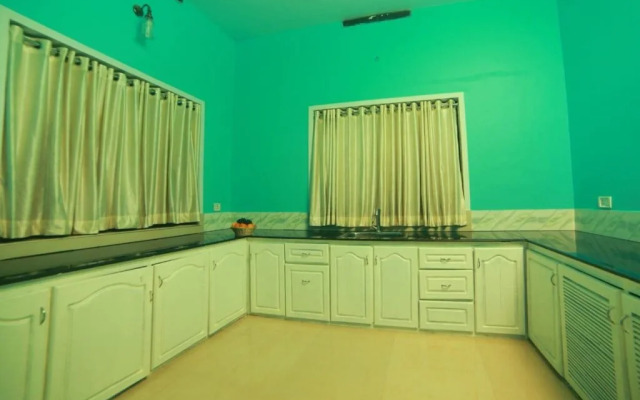 Aruvi Resorts
