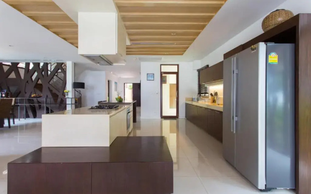Amatapura Beachfront Villa 10