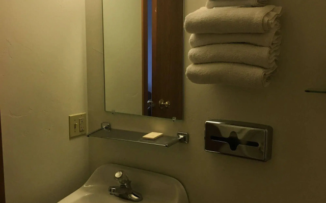 Tarragon Motel