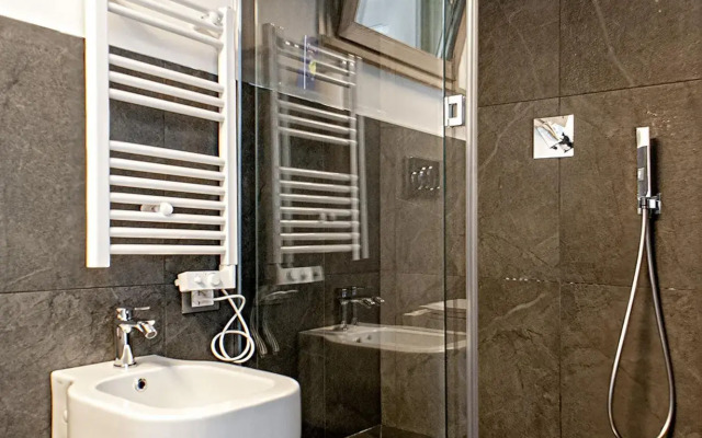 Seafront Apartment in a Splendid Position Overlooking the Sea-vistamare