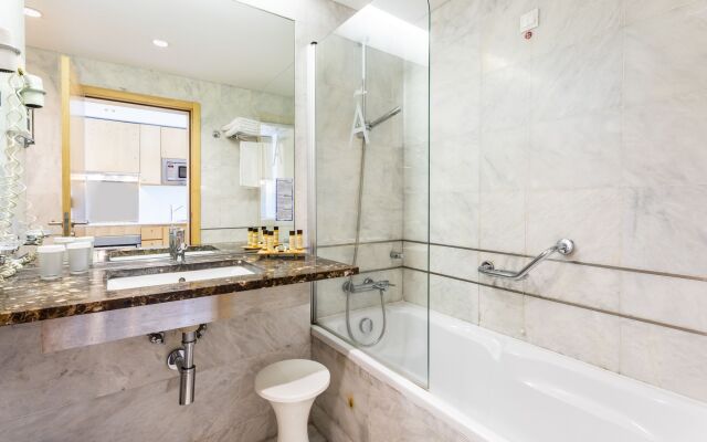 Crowne Plaza Caparica Lisbon by IHG