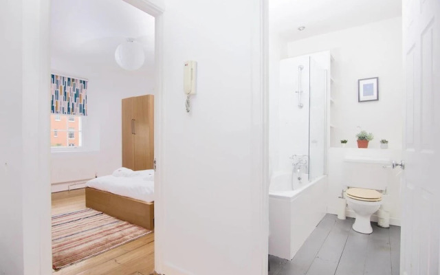 Bohemian top Floor Apartment With Views Over City