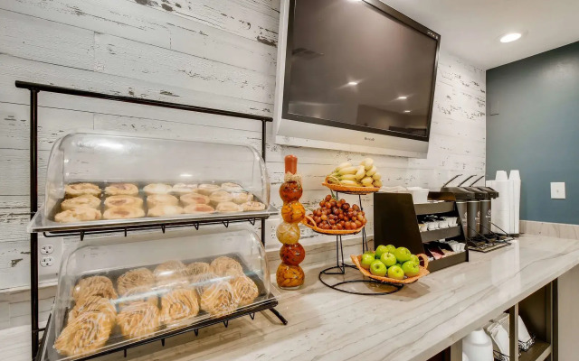 Orangewood Inn & Suites Midtown