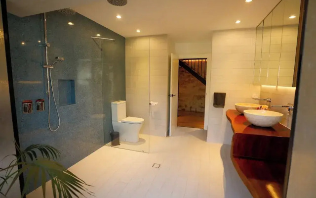 Old Chaff Mill Retreat - - luxury vineyard accommodation