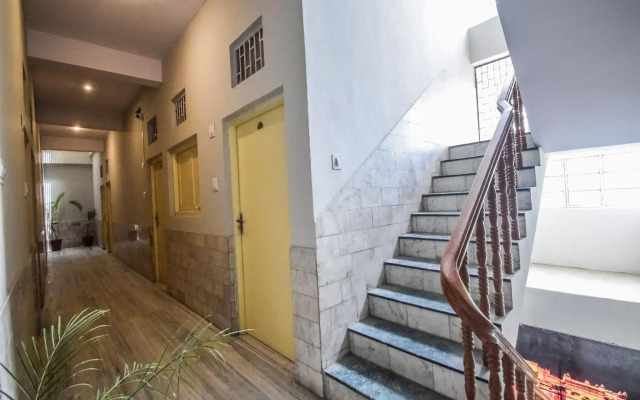 OYO 15212 Hotel Seema