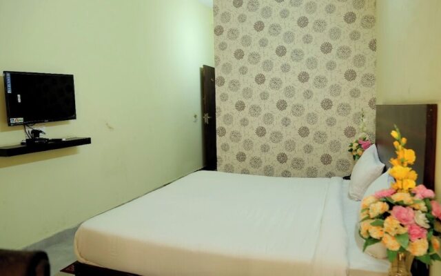 Liv In By Golden Plate