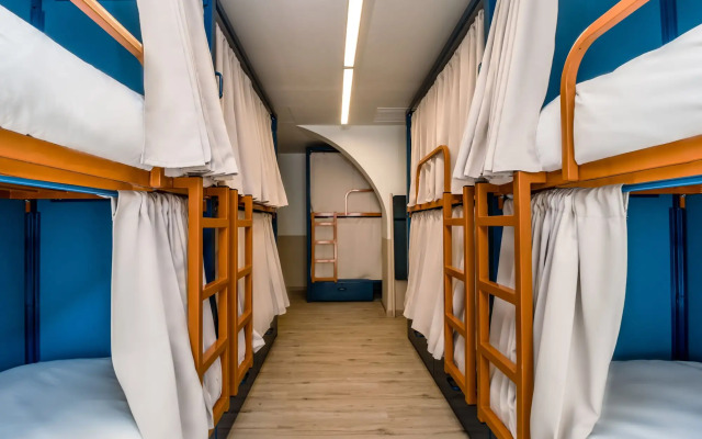 Latroupe Poblenou Beach