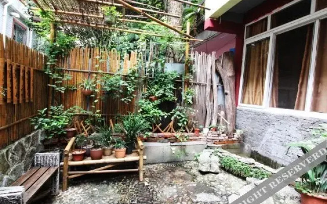 Yulan Shuxia Inn