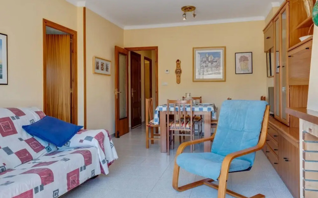 Splendid Mansion in Palau-Saverdera near Sea