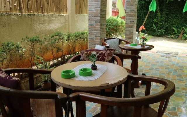 Papa Albert Inn