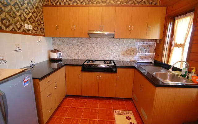 Villa ChavaMinerva Kayu - Ciater