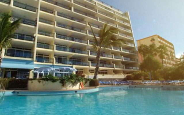 Lovely apartment with pool and sea view