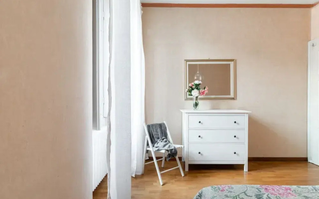 Elisabeth in Villa with Private Parking