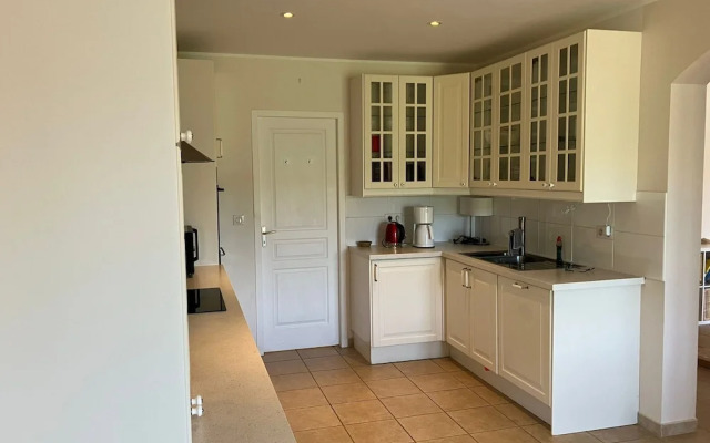 Villa With Private Pool and Jacuzzi