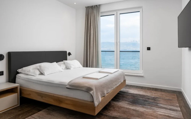 Acadia Beach Villas & Apartments, Slatine