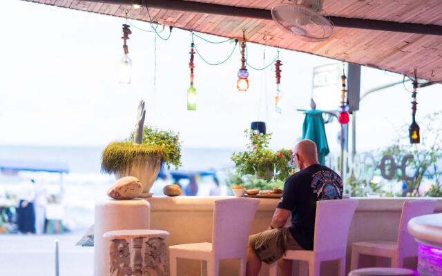 Barefoot Hotel Kalim Beach Front