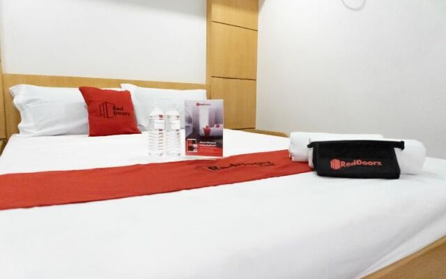 Reddoorz Near Starmall Alabang