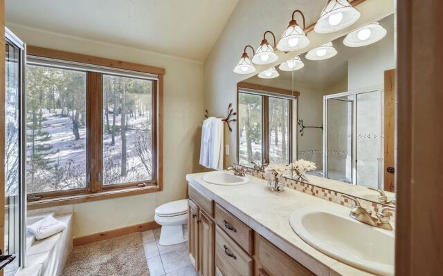 Highfield Trail 4 Bedroom Home by RedAwning