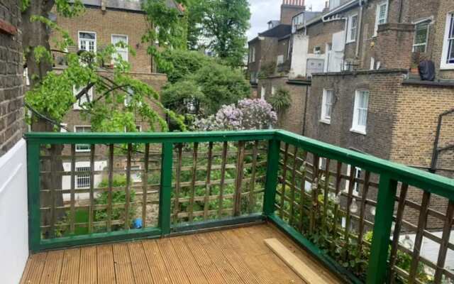 Welcoming 2BD Flat With Balcony - Maida Vale