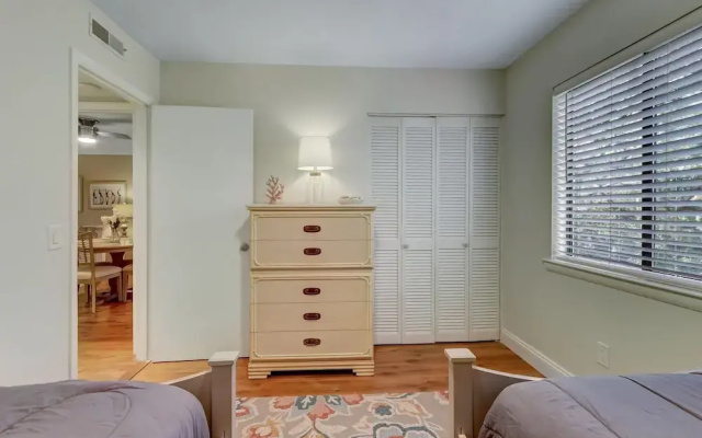 Sunset Bliss: 2BR Condo w/ Pool in Amelia Island