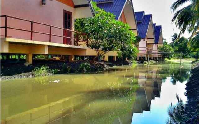 Baan Thai Damnoen Canal House