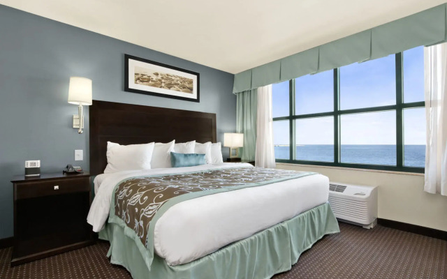 Holiday Inn Express Gulfport Beach by IHG