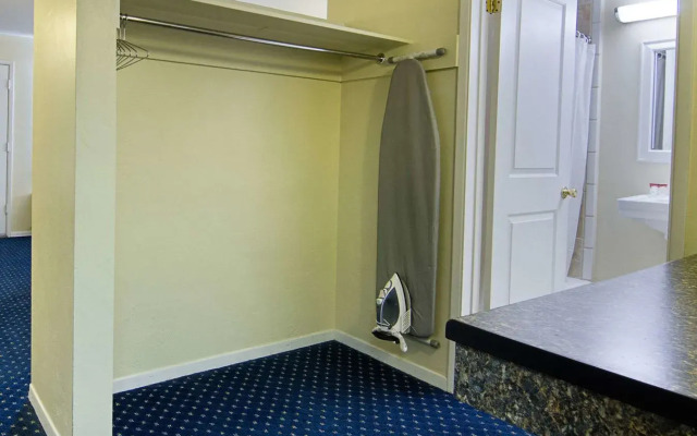 Central Phoenix Hotel