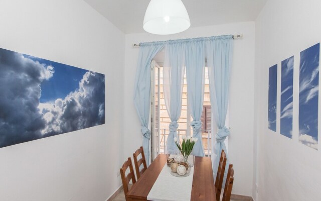 Rental in Rome Arenula Balcony