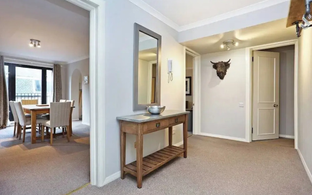 Stylish Apt next to Dean Village