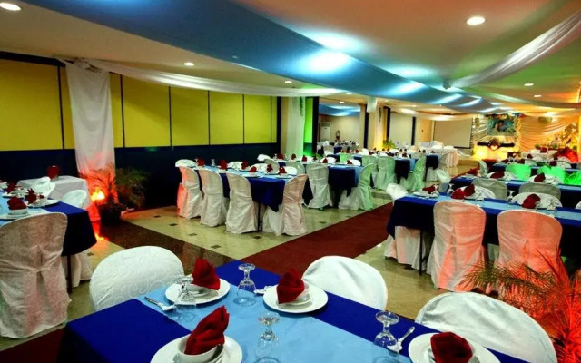 C & L Sea View Hotel