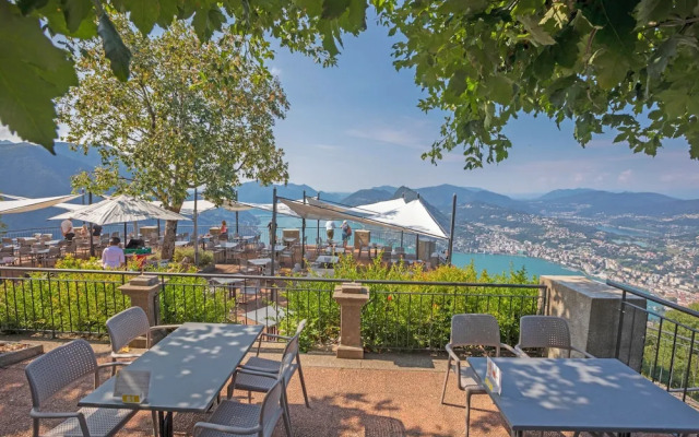 Boutique Apartment 8