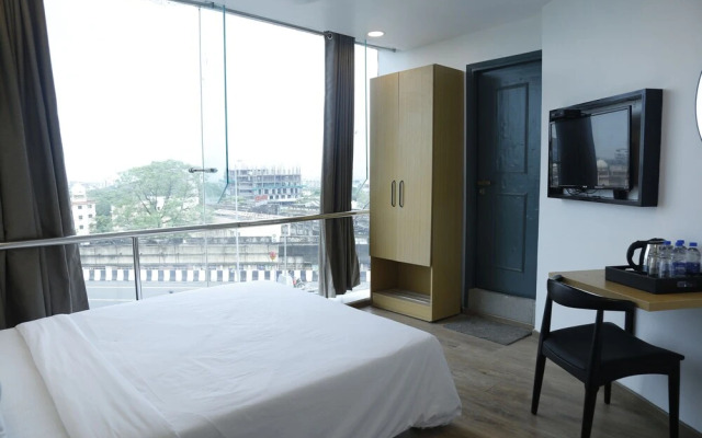 Uptown Hotel