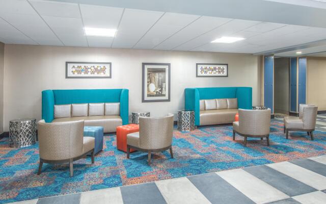 Holiday Inn Express & Suites Shawnee-Kansas City West, an IHG Hotel