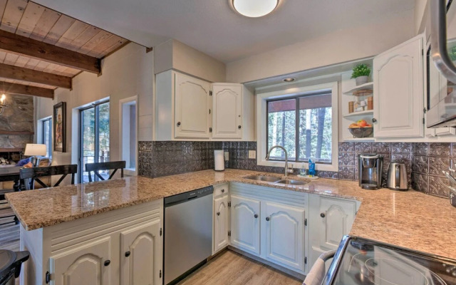 'enchanted Pines' Mountain Escape w/ Deck & Grill!