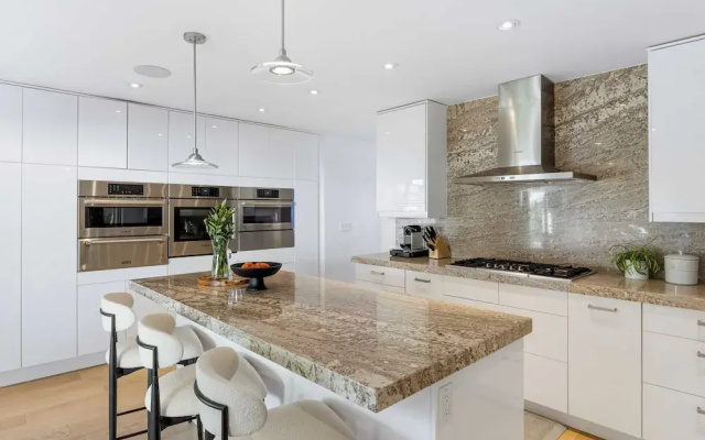 Luxury Hollywood Hills Home With Pool, Outdoor Dining & Iconic Views Skyline Chalet