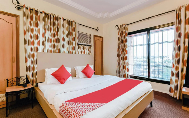 OYO 10416 Hotel Arts Executive