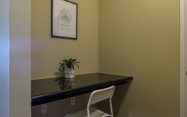 FRONTDESK Residences at Gramercy Apts Houston