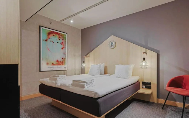 Hotel With Urban Deli